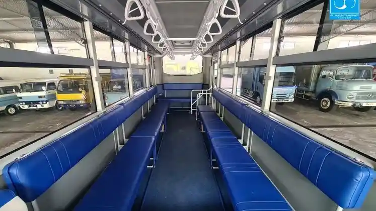 Foto - Uniknya Bus Karyawan Pabrik Sukun, Joknya Mirip Angkot