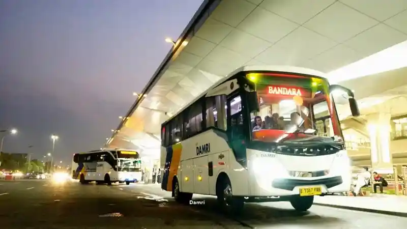 Bus - Penumpang Rute Damri Bandara Soetta 2024 Hampir 2 Juta