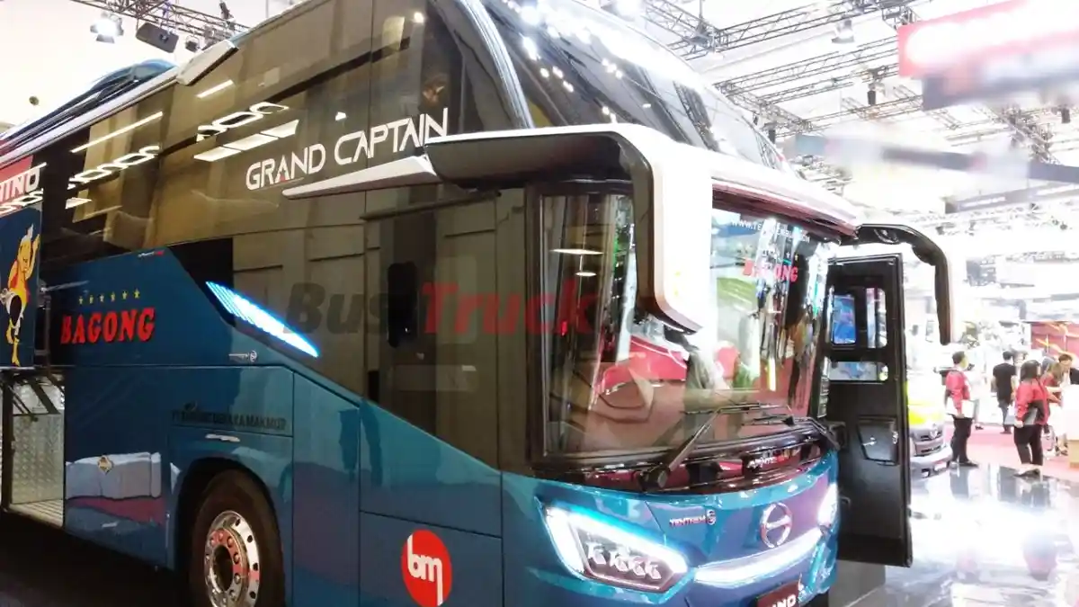 Foto - PO Bagong Borong 61 Unit Bus Hino Di GIIAS 2026