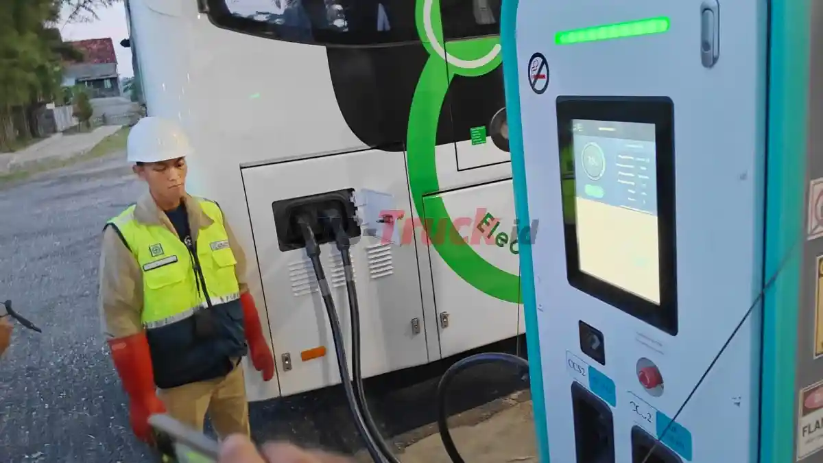 Foto - Menjajal Perjalanan Bus Listrik Bekasi–Jogjakarta Tarif Rp 170 Ribu, Ini Plus Dan Minusnya