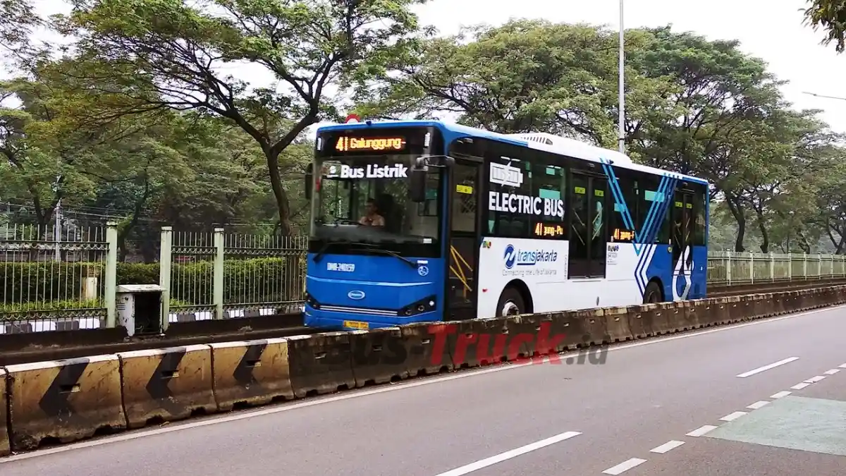 Bus - Transjakarta Operasikan 10 Ribu Bus Listrik Sampai 2030
