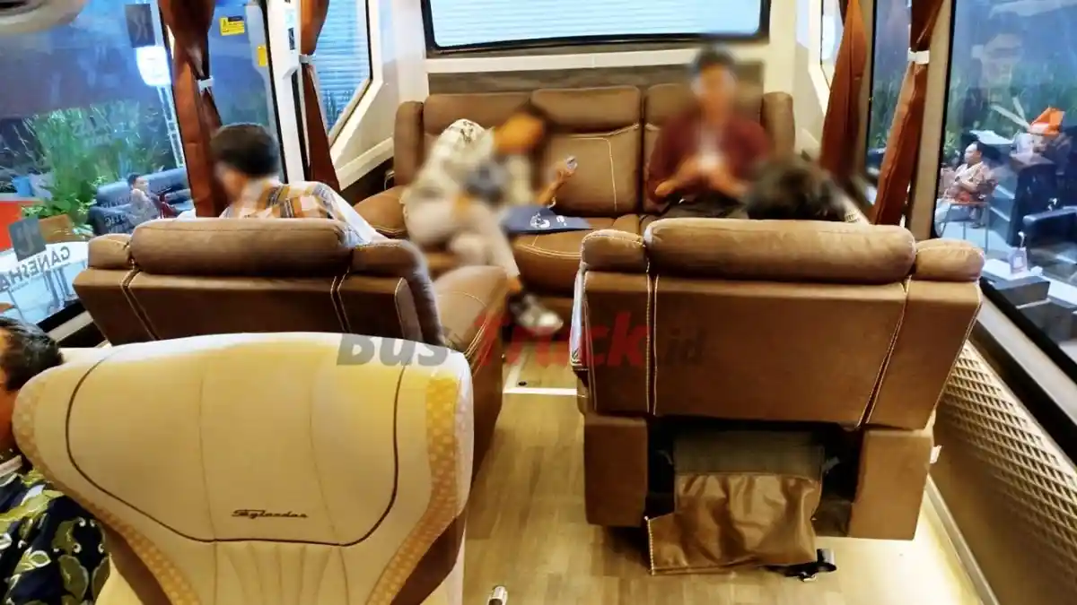 Foto - Penjualan Mercedes-Benz Bus Naik, DCVI Serah Terima Puluhan Bus di Busworld