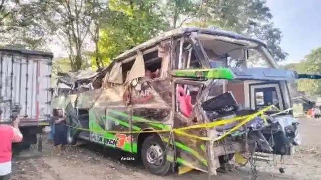 Foto - Bahaya Bus Pariwisata Tidak Laik Jalan Saat Mudik, Pemerintah Anjurkan Pengusaha Lakukan Rampcheck
