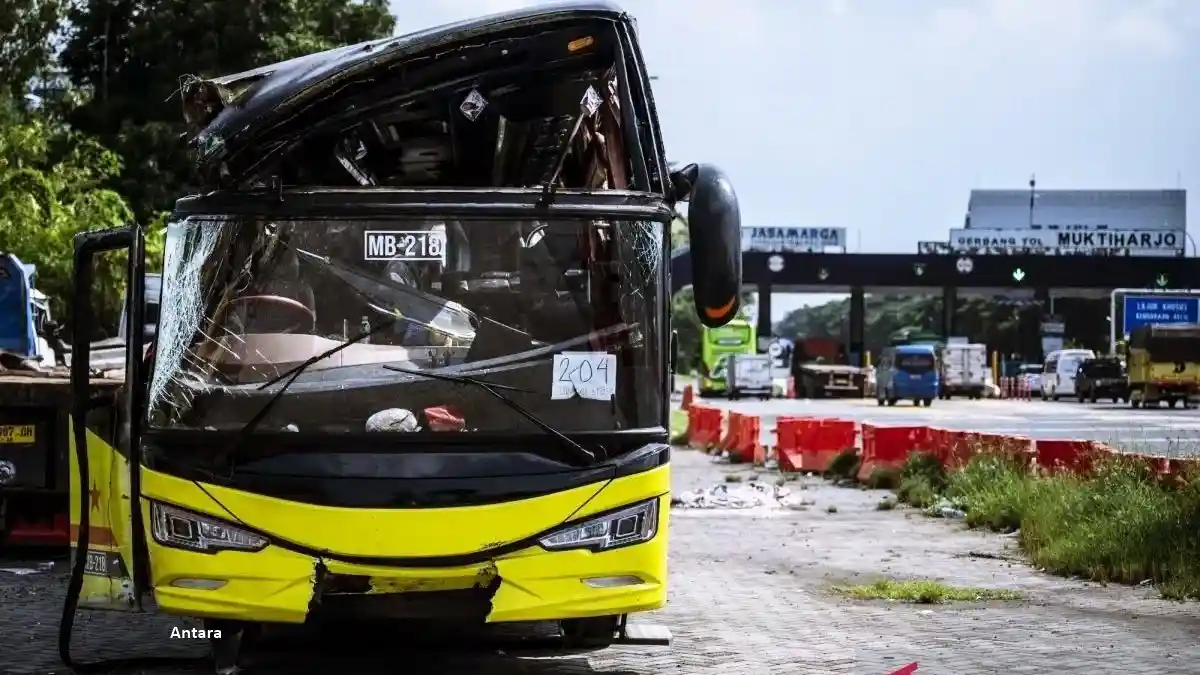 Foto - Catatan Kecelakaan Bus Di Semarang, Beroperasinya Bus Liar Adalah Tindakan Kriminal