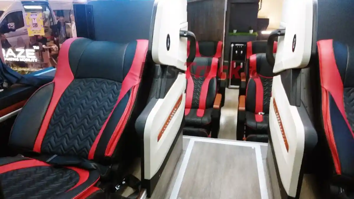 Foto - Ternyata Ini Tujuan Adanya Leg Rest Dan Foot Rest Di Bus