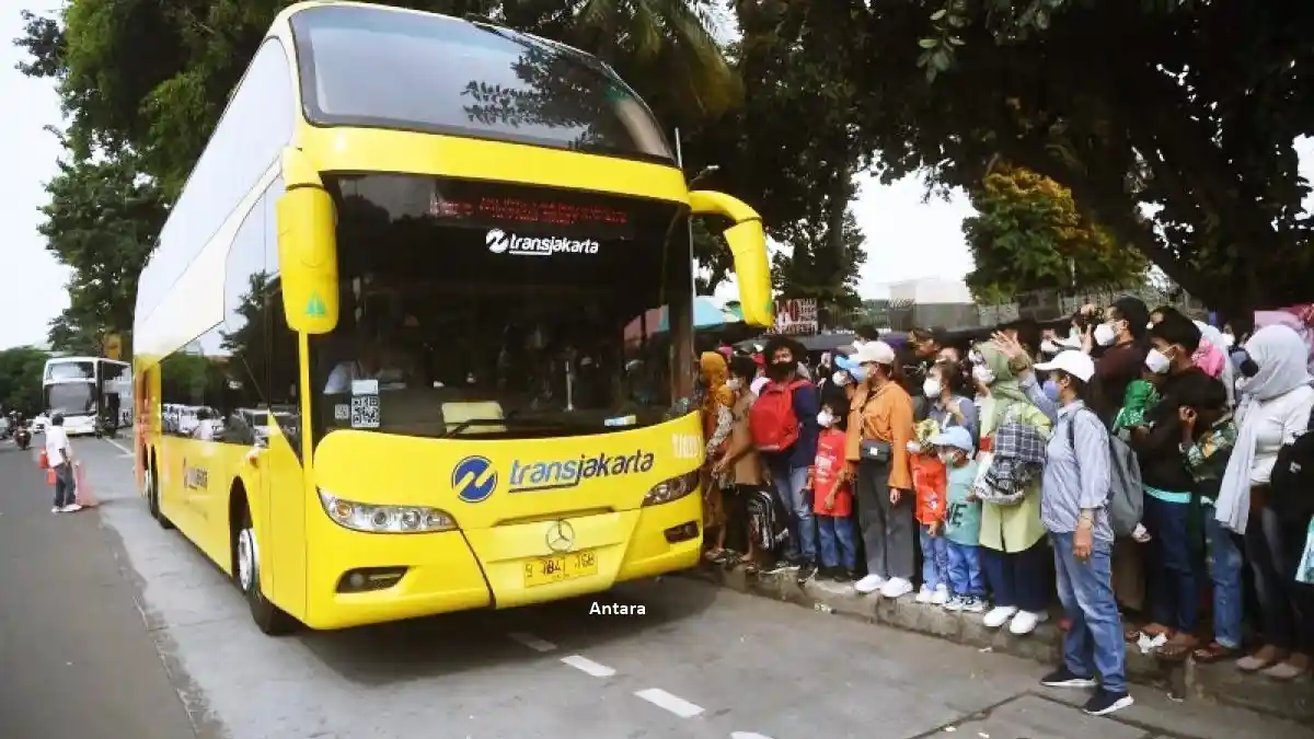Bus - Tiga Pengemudi Angkutan Umum Terbaik Akan Mendapatkan Hadiah Dari Gubernur