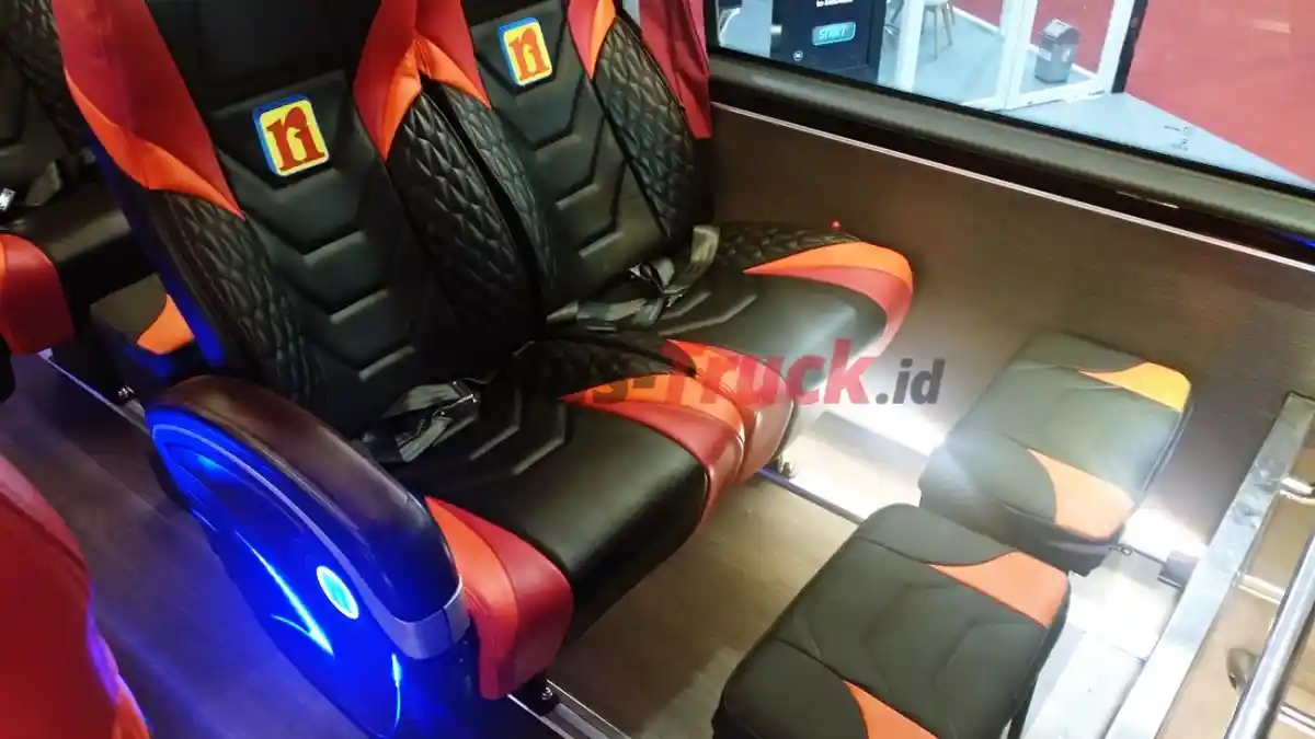 Foto - Ternyata Ini Tujuan Adanya Leg Rest Dan Foot Rest Di Bus