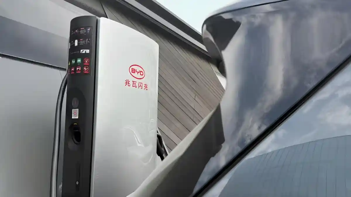 Berita - VIDEO: BYD Lansir Megawatt Flash Charger Dengan Daya 1.000 kW, 400 KM Cuma Butuh 5 Menit