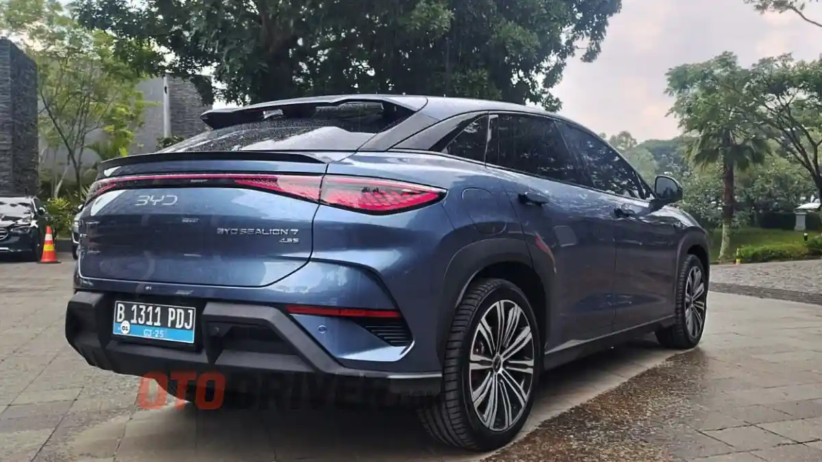 Foto - Membandingkan BYD Sealion 7 vs Hyptec HT, Mana Yang Lebih Baik?