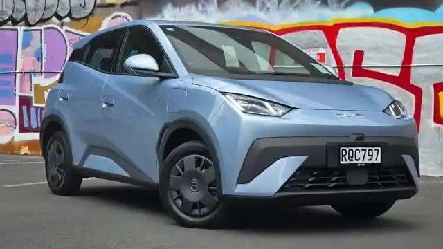 Foto - Selisih Rp 24 Juta, Pilih Aira ev atau BYD Atto 1 Standard?