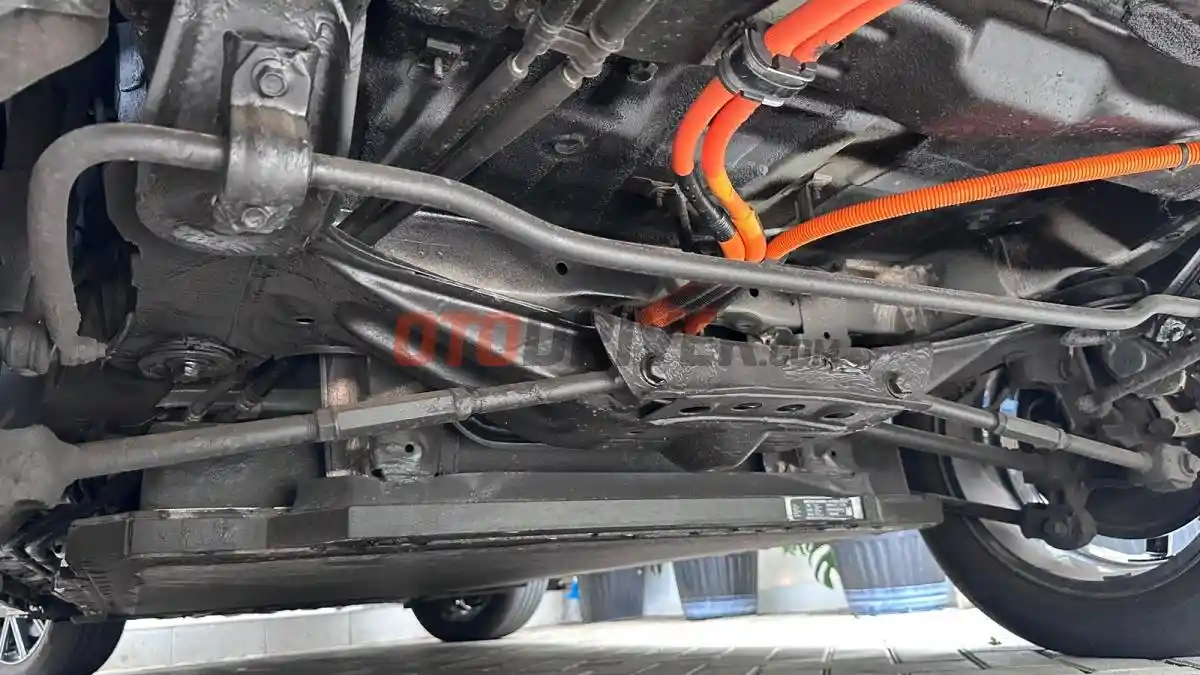 Foto - Selain Beda Penggerak, Ternyata BYD M6 DM-i Dan EV Punya Perbedaan Ini