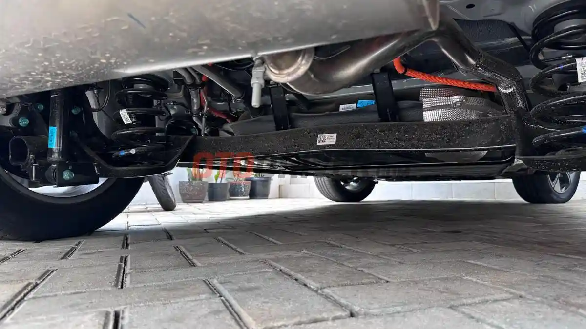 Foto - Selain Beda Penggerak, Ternyata BYD M6 DM-i Dan EV Punya Perbedaan Ini