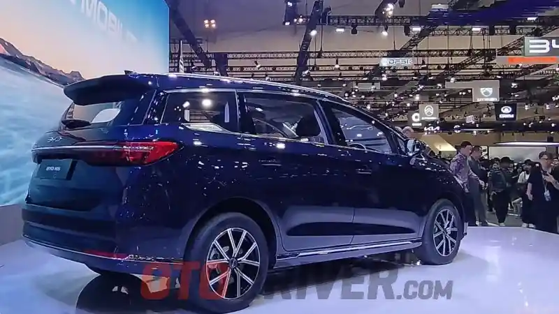 Foto - BYD M6 Resmi Diluncurkan, Harga Mulai Rp 379 juta
