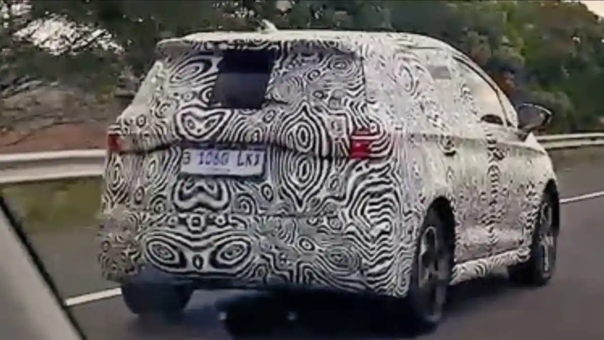 Foto - BYD M6 PHEV Terpantau Hadir Di Indonesia, Ini Spesifikasinya