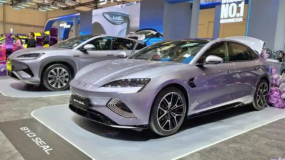 Foto - Selisih Rp19 Juta, Mazda 6e dan BYD Seal Performance Punya Karakter Berbeda