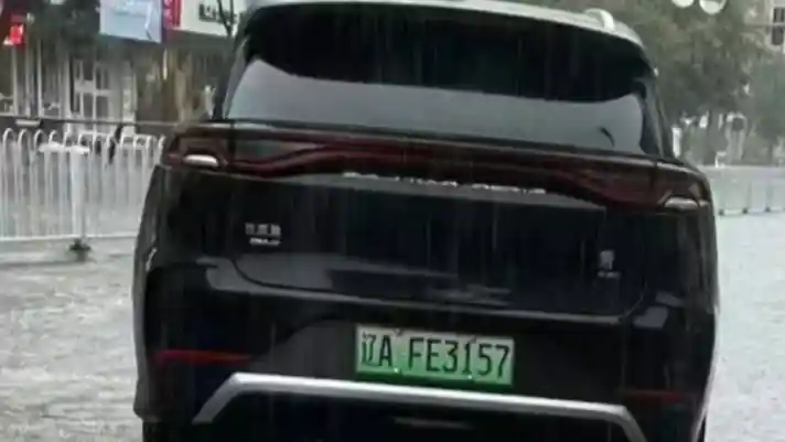 Foto - BYD Klarifikasi Soal Motor Listrik Yang Copot Dari Tang