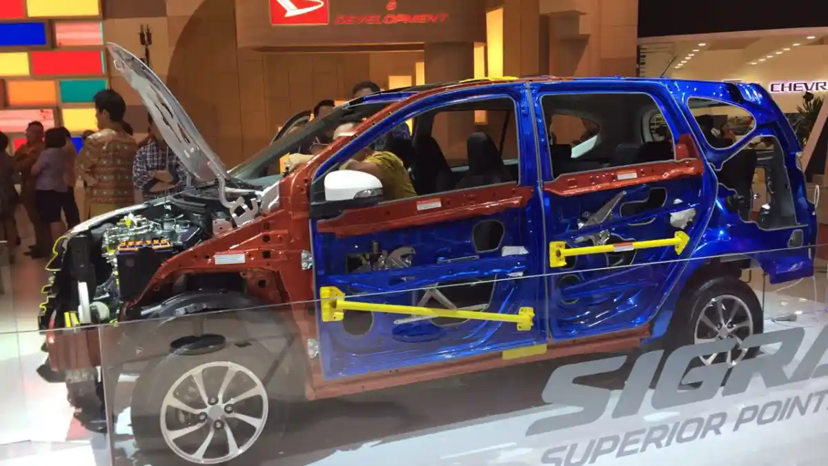 Foto - Hasil Crash Test Toyota Calya dan Daihatsu Sigra Telah Dirilis. Begini hasilnya!