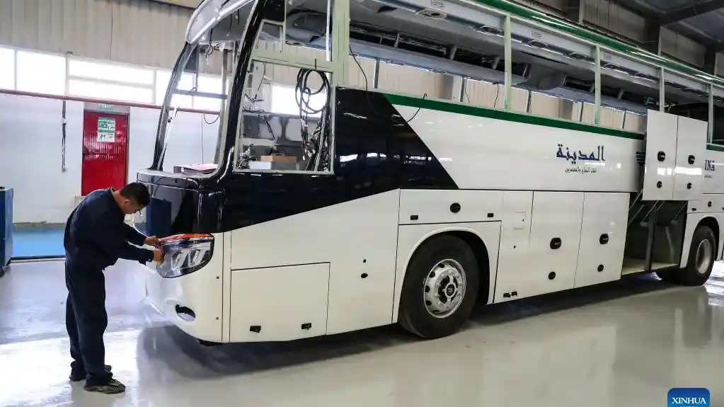 Foto - King Long, Pionir Bus Tiongkok Di Jazirah Arab