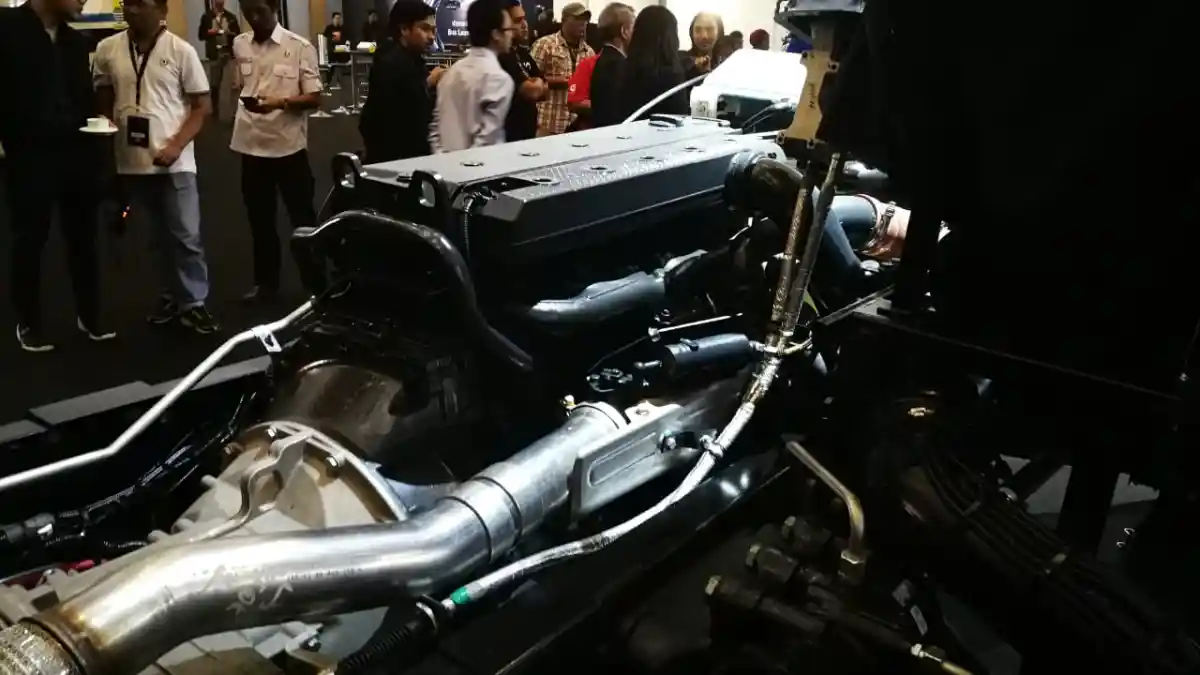 Foto - Peluncuran OF 1623 RF Simbol Kembalinya bus Mercedes-Benz Bermesin Depan di Indonesia