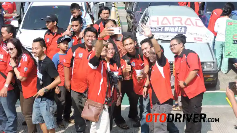 Foto - Charade Classy Winner Community Tak Ragu Mudik Pakai Mobil 90'an