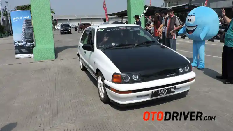 Foto - Charade Classy Winner Community Tak Ragu Mudik Pakai Mobil 90'an