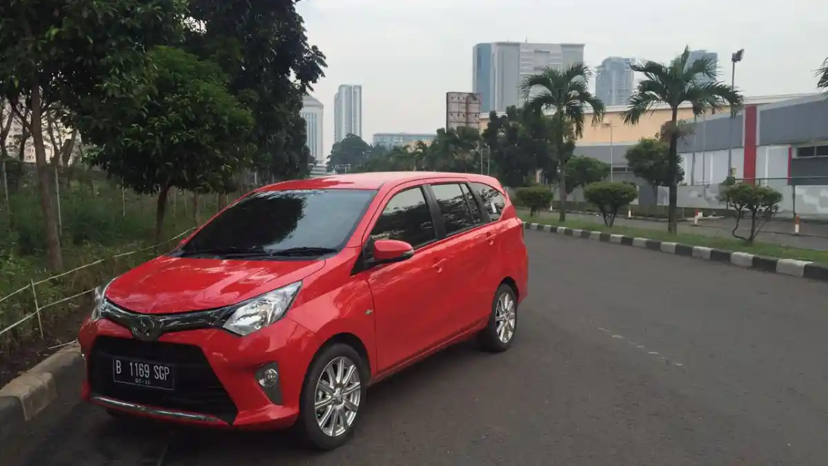 Foto - Amankah Calya-Sigra Pakai Pelek 16 Inci?