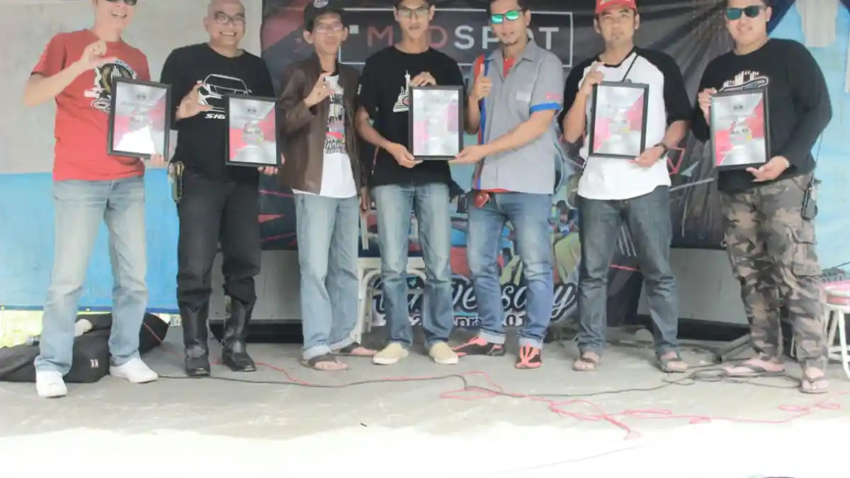 Foto - Komunitas Calya Sigra Chapter Bogor Serbu Puncak!