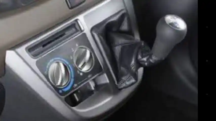 Foto - Ini Gambar Resmi Kabin Toyota Calya yang Lebih Lengkap!