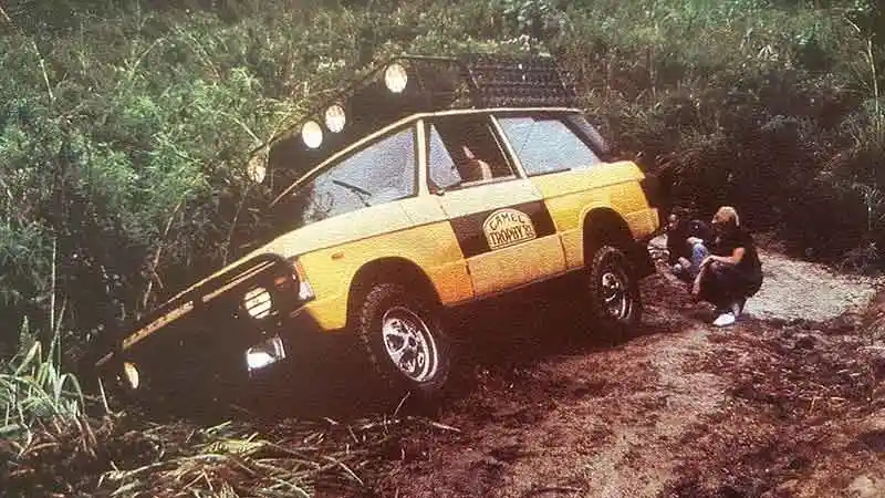 Foto - Land Rover Defender Trophy Edition, Nostalgia Legendaris Indonesia