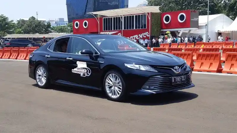 Foto - Toyota Tingkatkan Supply Untuk Atasi Inden Camry Hybrid