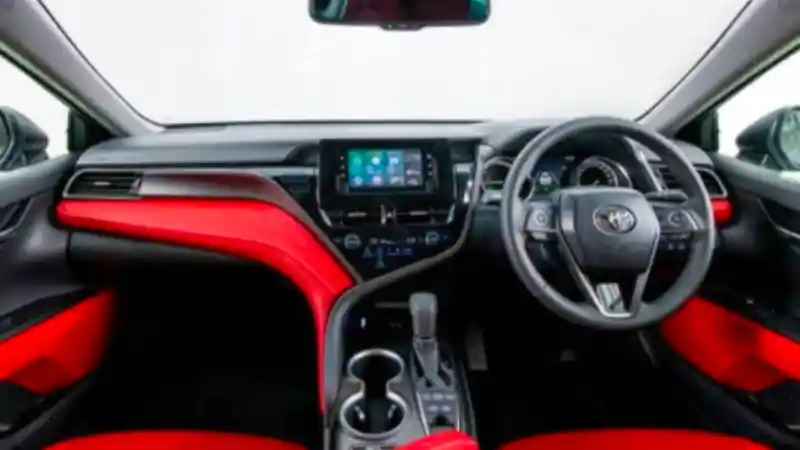 Foto - Toyota Camry Facelift Sudah Hadir Di Singapura