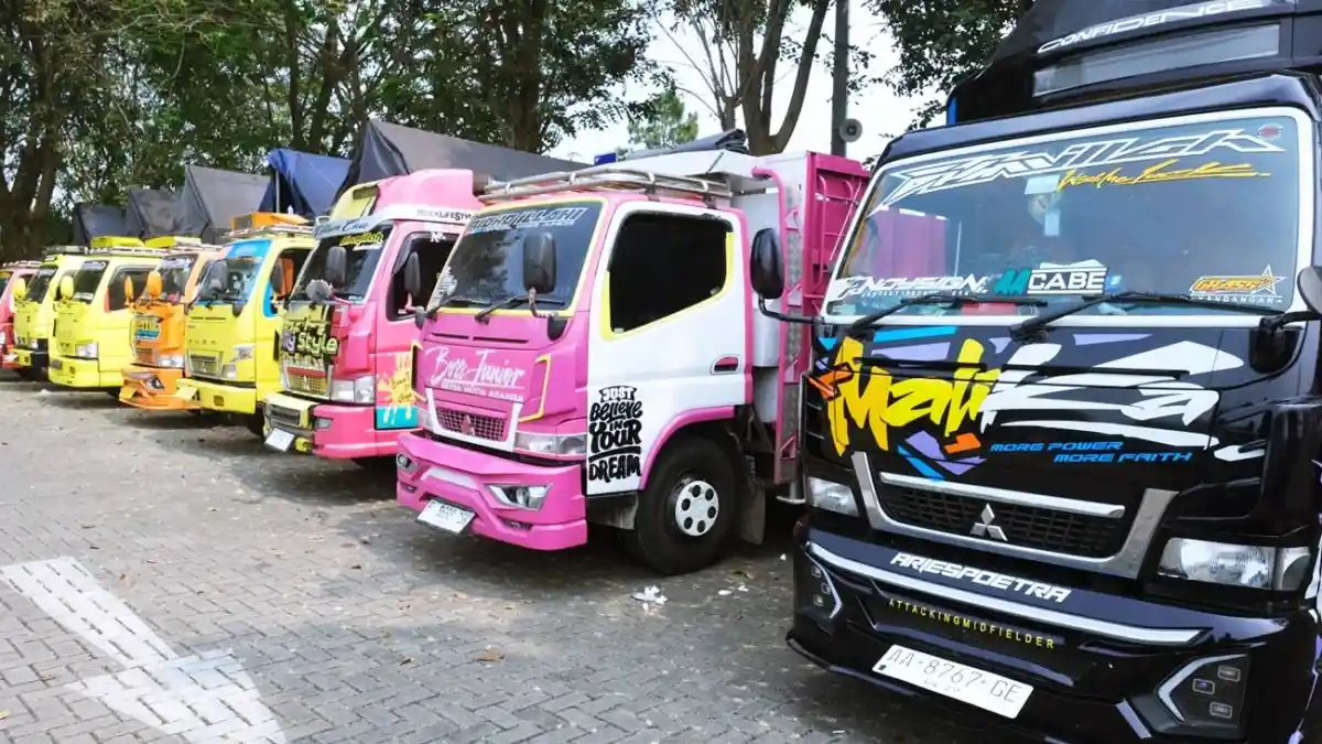 Truk - Mitsubishi Fuso Konsisten Bina Komunitas Canter