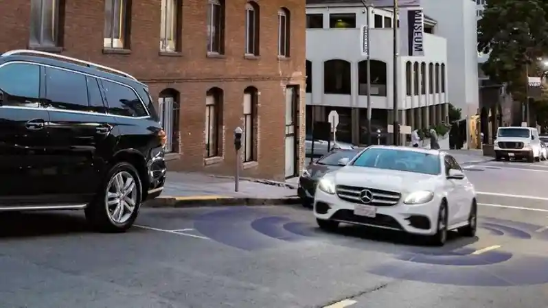 Foto - Fitur Mercedes-Benz Ini Sanggup Deteksi Lubang Jalanan Dan Polisi Tidur, Cocok Untuk Indonesia!