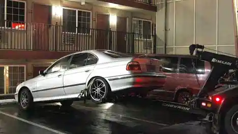 Foto - Menderek Mobil Tak Bisa Sembarangan, Begini yang Benar