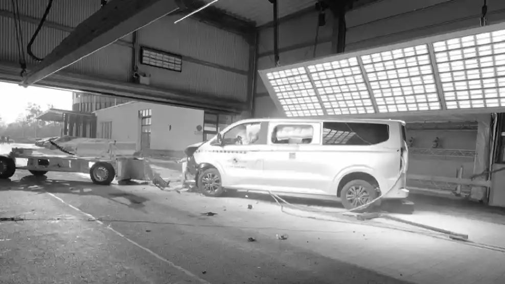 Foto - VIDEO: Volkswagen Caravelle Dapat Empat Bintang Saat Uji Keselamatan (Euro NCAP)