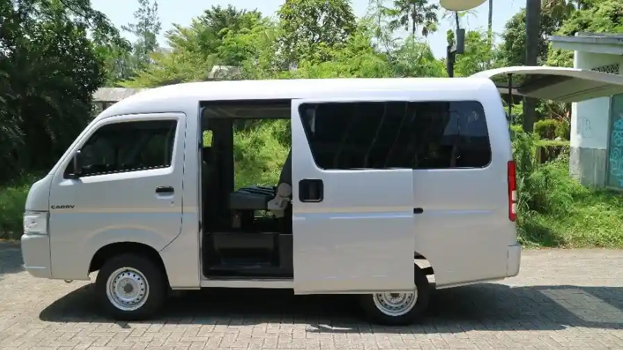 Foto - Suzuki Resmi Rilis New Carry Minibus dan Blind Van, Ini Daftar Harganya