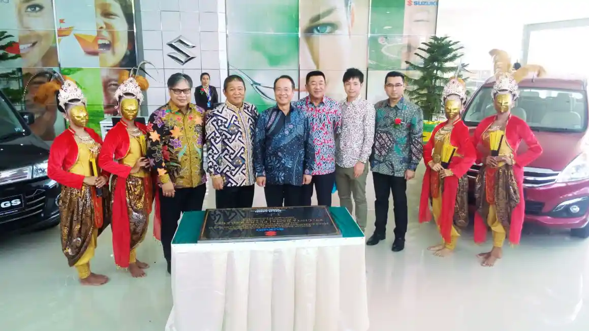 Foto - Suzuki Resmikan Dealer Majalengka, Mampu Servis 15 Mobil/Hari 