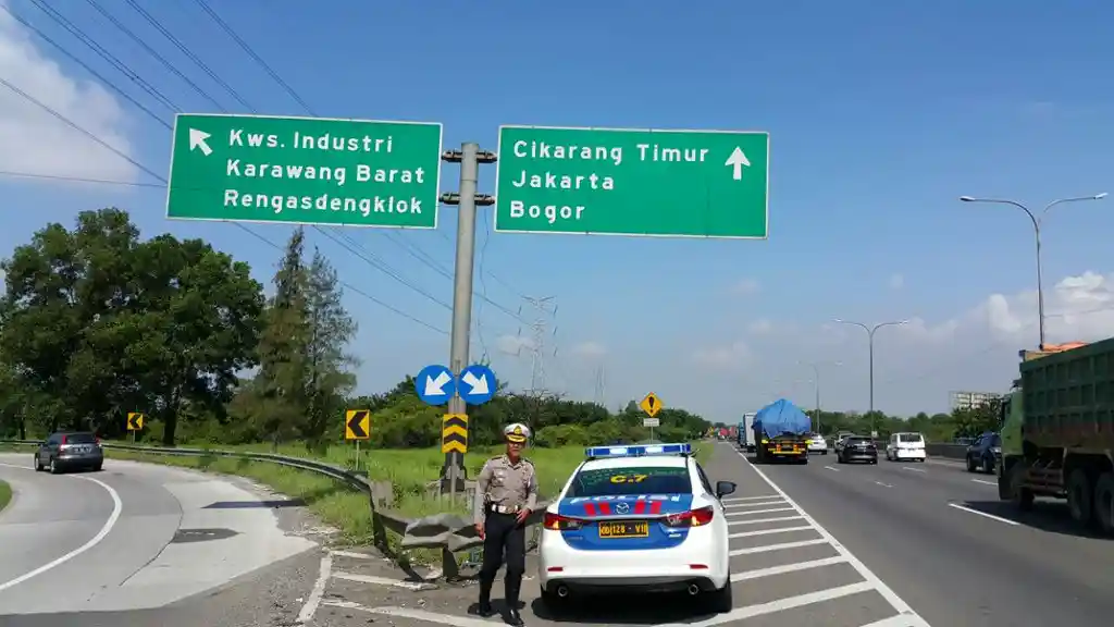 Foto - Truk Besar Dipastikan Kemenhub Tak Masuk Tol Selama Musim Mudik 