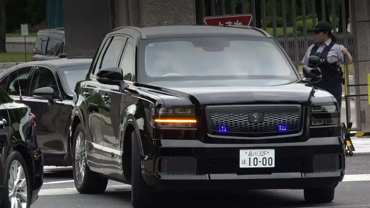 Berita - Seperti Presiden Prabowo, Kini PM Jepang Pilih SUV Sebagai Mobil Dinas