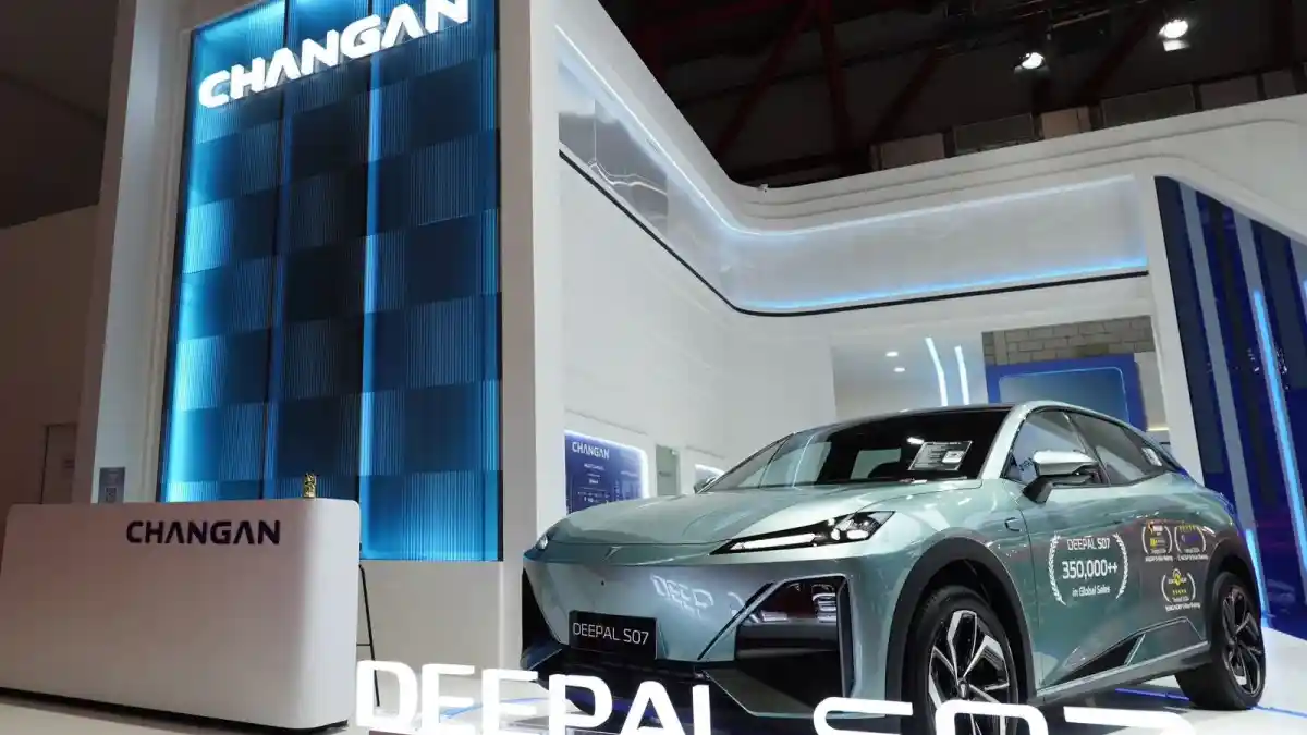 Foto - Changan Deepal S07 Mencuri Perhatian Di Booth Changan IIMS 2026