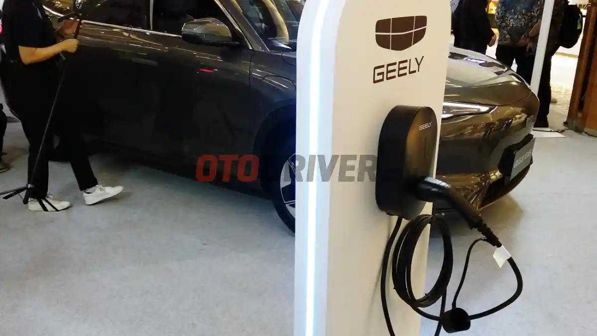 Foto - Ini Lima Langkah Cek Kondisi Mobil Listrik Ala Geely Pasca Perjalanan Jauh