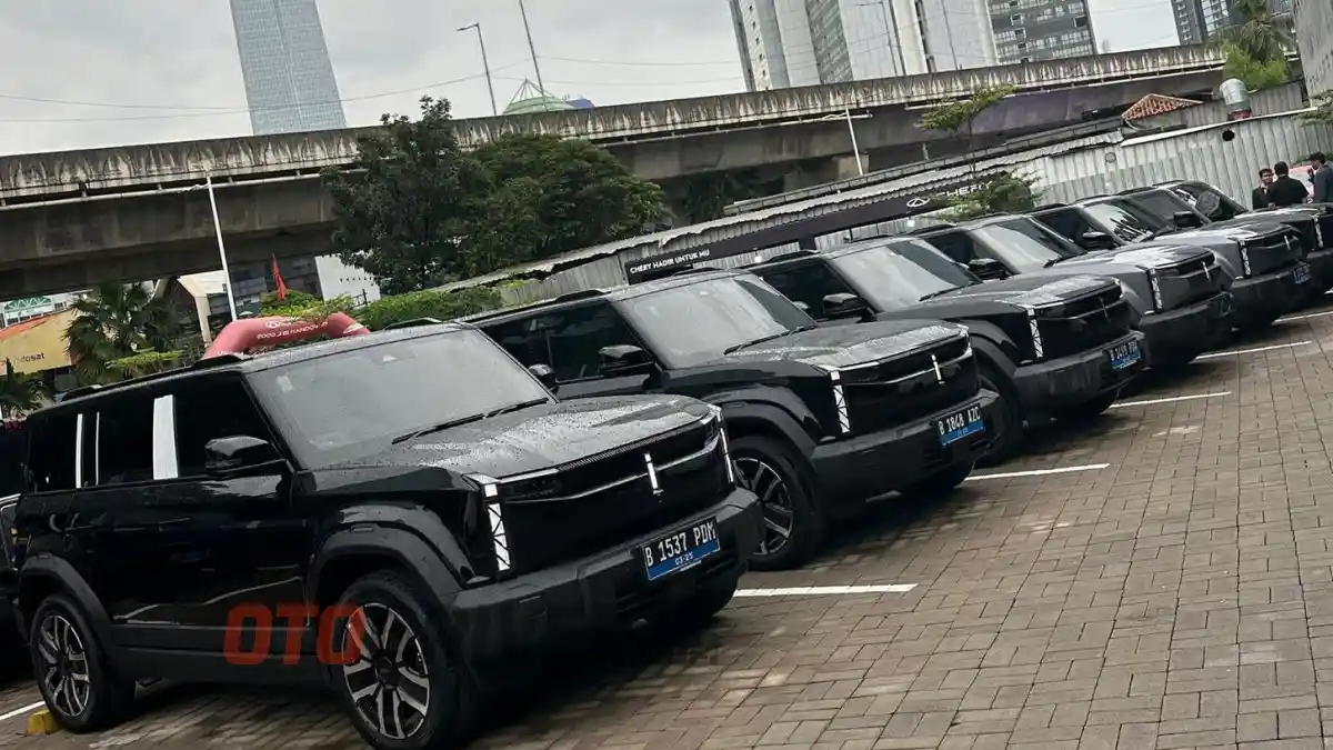 Foto - Kapal Pengangkut Mobil Terbakar, Penyebabnya EV Dari China
