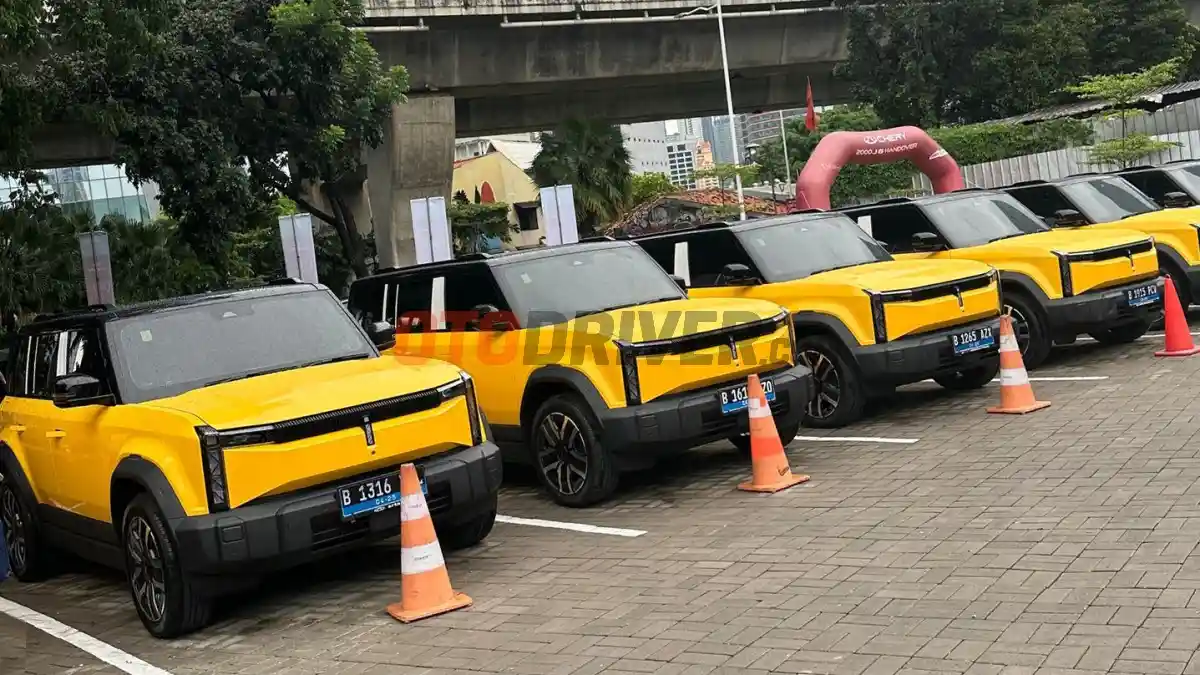 Foto - Chery vs Range Rover, Tidak Semua Bisa Ditiru