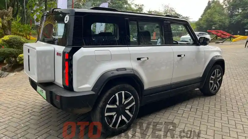 Foto - GALERI: Chery J6 (18 FOTO)