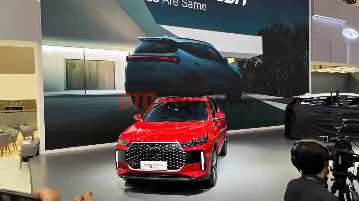 Foto - Chery Tiggo Cross Sport dan Tiggo Cross CSH Meluncur Di GIIAS 2025, Harga Rp 300 Juta