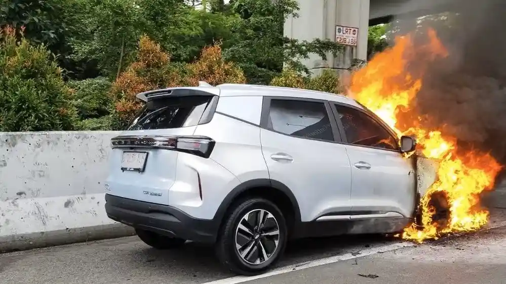 Foto - Tiggo Cross CHS Terbakar Di Tol, Ini Hasil Investigasinya