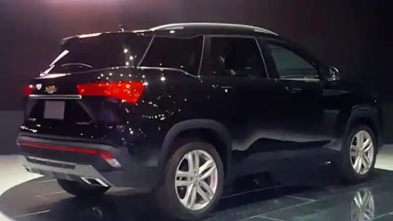 Foto - Chevrolet Captiva Generasi Terbaru Adalah Rebadge Wuling SUV?