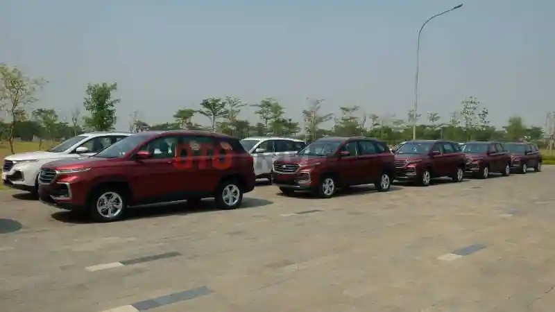 Foto - Wuling Almaz dengan Chevrolet Captiva Selisih RP 260 Jutaan