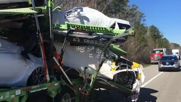 Foto - 4 Cara Agar Terhindar Dari Tabrakan Beruntun 