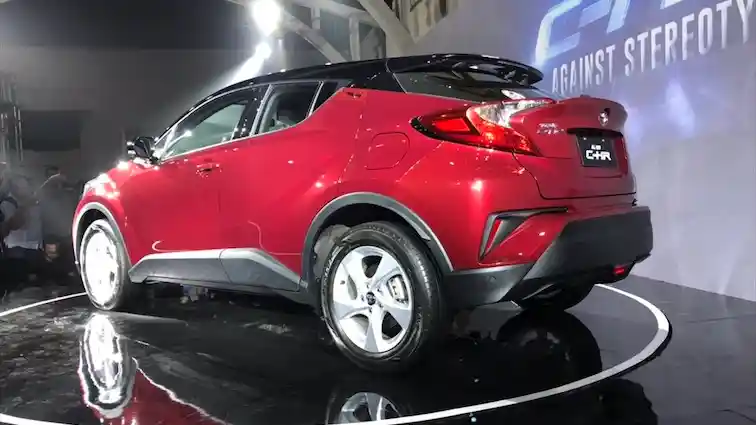 Foto - GALERI: Toyota C-HR 2018 (19 Foto)